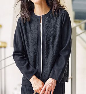 BELLUNA（ベルーナ）の「刺しゅうレース使いニットジャケット（ニットカーディガン）」｜ダークネイビー