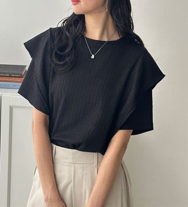 GeeRA（ジーラ）の「ラッフルショルダー表面感カットソー（カットソー）」｜詳細画像