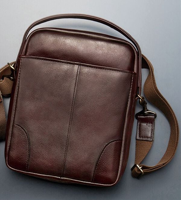 「日本製アンティーク調牛革ショルダーバッグ（メンズショルダーバッグ）」｜バーガンディ