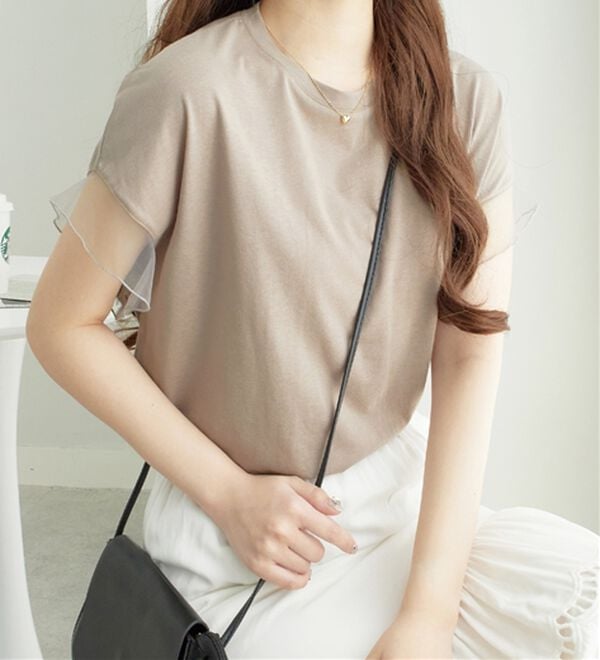 alotta（アロッタ）の「１枚でこなれ感！袖チュールデザイン綿混Ｔシャツ（Tシャツ）」｜詳細画像