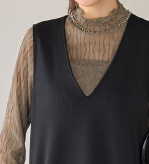 BELLUNA（ベルーナ）の「波柄立体ジャカードシアーインナー（カットソー）」｜モカ