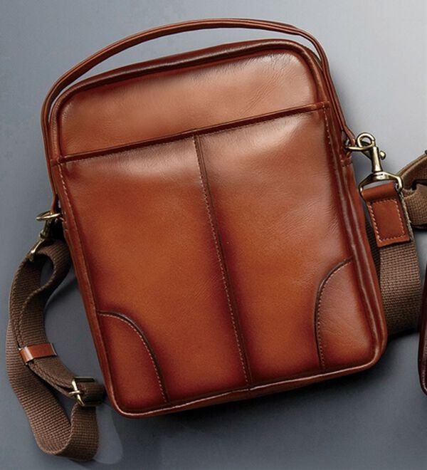 「日本製アンティーク調牛革ショルダーバッグ（メンズショルダーバッグ）」｜ブラウン