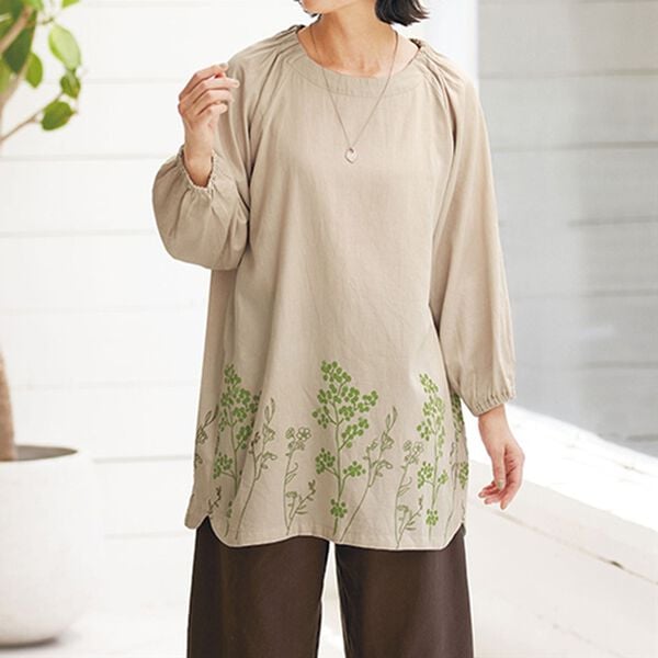 BELLUNA（ベルーナ）の「すぽっと着られる裾刺しゅうチュニック（ブラウス）」｜詳細画像