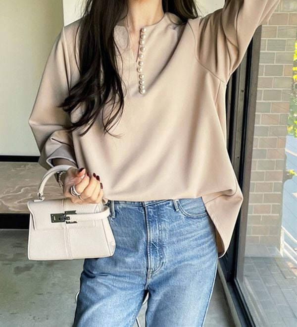 GeeRA（ジーラ）の「パール調ビーズ付キーネックブラウス（ブラウス）」｜詳細画像