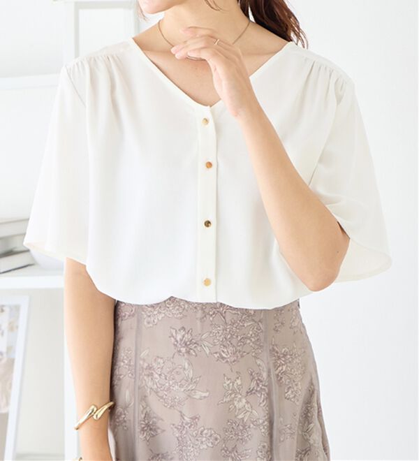 alotta（アロッタ）の「【接触冷感】ひんやり前後２ＷＡＹフレアー袖ブラウス（ブラウス）」｜オフホワイト