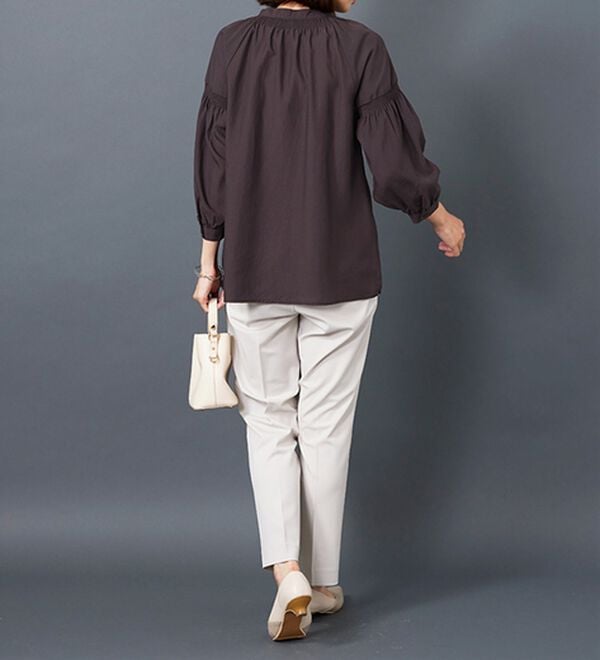 BELLUNA（ベルーナ）の「ビンテージ素材シャーリング使いブラウス（チュニック）」｜詳細画像