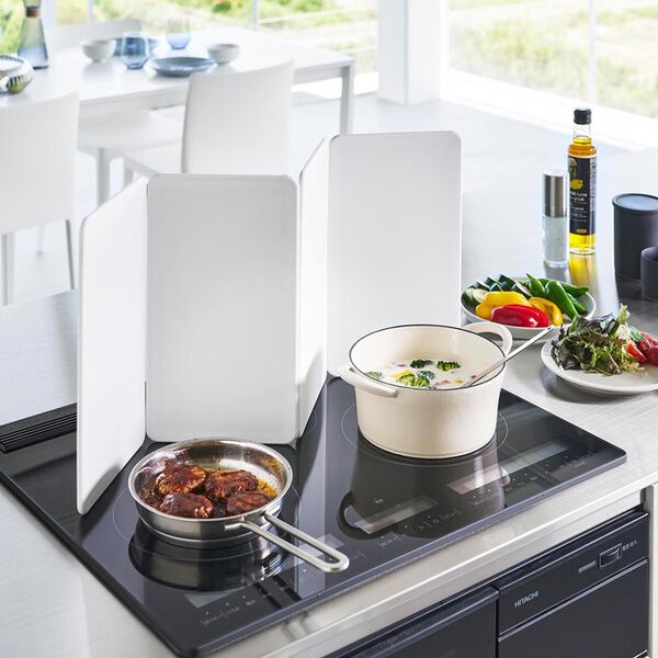 iellio（イエリオ）の「タワー　マグネットレンジガード４枚パネル＜ｔｏｗｅｒ山崎実業＞（水まわり・コンロまわり用品）」｜詳細画像