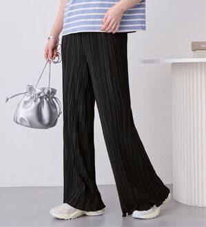 Viola e Viola（ヴィオラ エ ヴィオラ）の「着心地楽ちん！さらっと軽やかプリーツパンツ（フルレングスパンツ）」｜ブラック