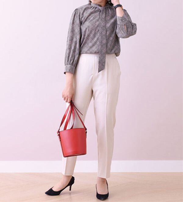 BELLUNA（ベルーナ）の「ボウタイデザインプリントブラウス（ブラウス）」｜詳細画像