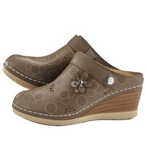 BELLUNA（ベルーナ）の「レーザーカットサボサンダル（サンダル・ミュール）」｜モカ