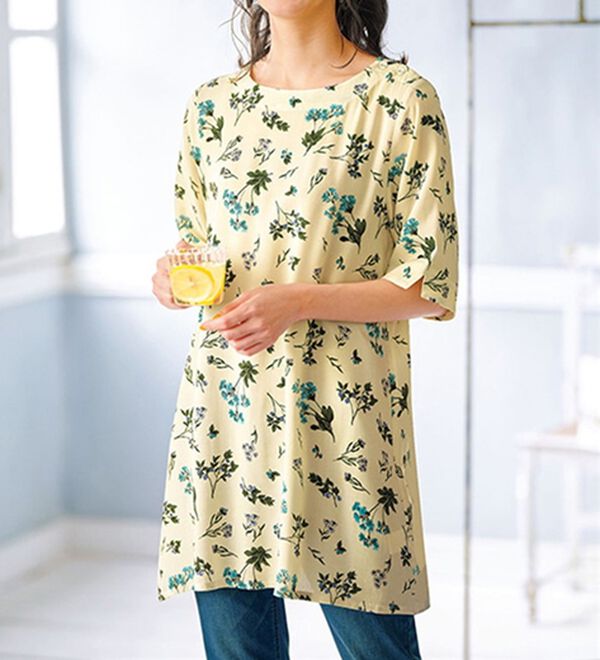 BELLUNA（ベルーナ）の「レーヨンプリント肩ボタン使いチュニック（チュニック）」｜アイボリー系