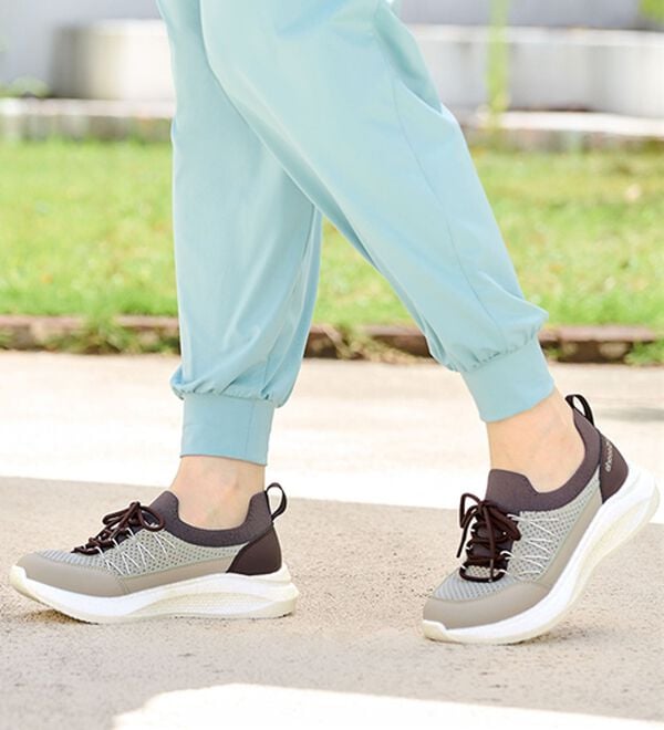 BELLUNA（ベルーナ）の「＜チョコザップ＞軽量ウォーキングシューズ（スニーカー）」｜詳細画像