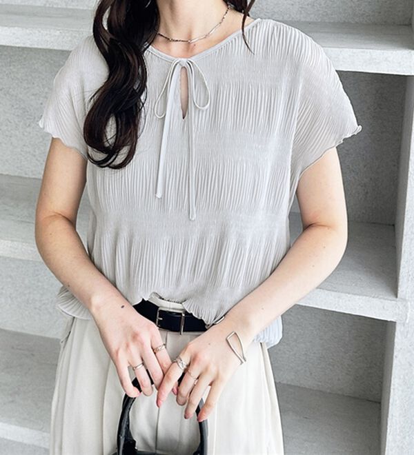 GeeRA（ジーラ）の「前後２ＷＡＹシアーシャーリングブラウス（ブラウス）」｜ライトグレー