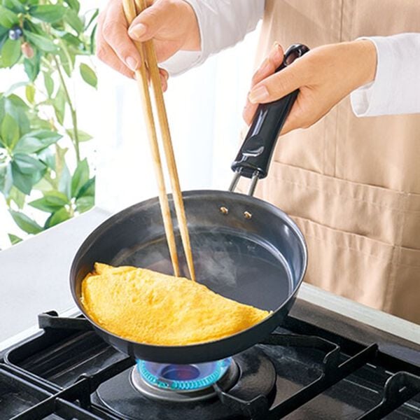 「燕三条産鉄製フライパン２点セット（１８・２４ｃｍ）（調理器具）」｜詳細画像