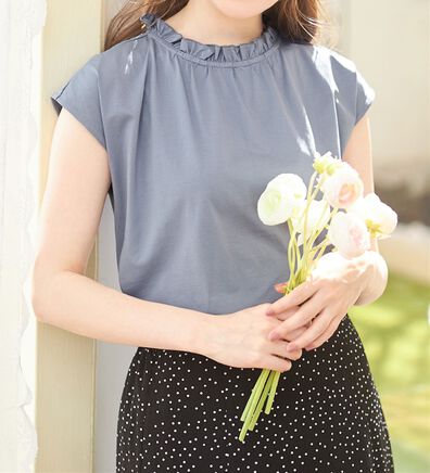 alotta（アロッタ）の「【接触冷感】フリル衿フレンチスリーブトップス（カットソー）」