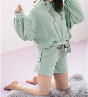 YU'NOW（ユナウ）の「【上下２点セット】裏起毛リボンパーカー＆ショートパンツ（パジャマ・ルームウェア）」｜ブルー