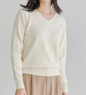Pierrot（ピエロ）の「【Ｓ～３Ｌ】ネックが選べるプレミアムカシミヤタッチニット（ニット・セーター）」｜アイボリー