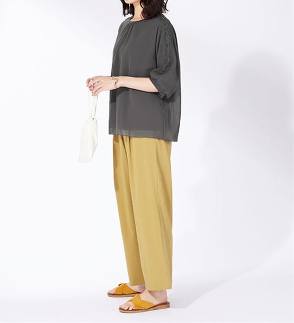 BELLUNA（ベルーナ）の「花柄レースシフォン重ねプルオーバー（カットソー）」｜詳細画像