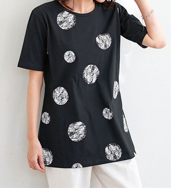 BELLUNA（ベルーナ）の「綿１００％プリントＴシャツ（Tシャツ）」｜黒・かすりドット