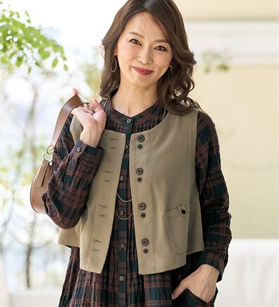BELLUNA（ベルーナ）の「《チュニックにプラスワン！》ボタンデザインベスト（ベスト）」