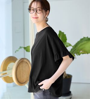Viola e Viola（ヴィオラ エ ヴィオラ）の「サラリ綿混フリル袖Tシャツ（カットソー）」｜ブラック