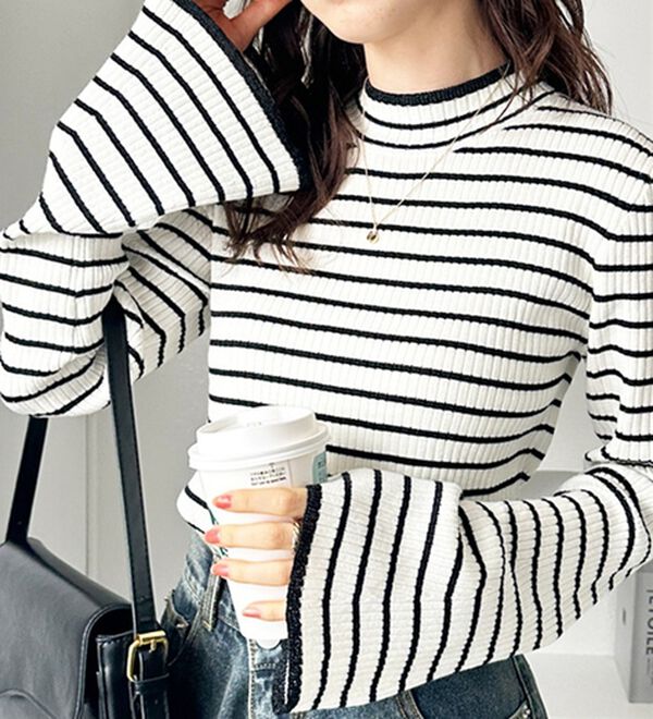 GeeRA（ジーラ）の「フレア袖ラメリブショートニットトップス（ニット・セーター）」｜詳細画像