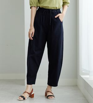 BELLUNA（ベルーナ）の「綿スラブ素材タックデザインコクーンパンツ（フルレングスパンツ）」｜ネイビー