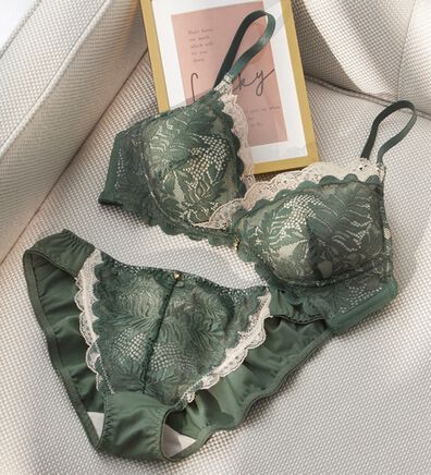 YU'NOW（ユナウ）の「ぷるるん谷間のノンワイヤーブラ＆ショーツ（ブラジャー＆ショーツセット）」