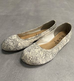 RANAN（ラナン）の「日本製カジュアルシューズ（フラットシューズ）」｜アイボリー系花柄