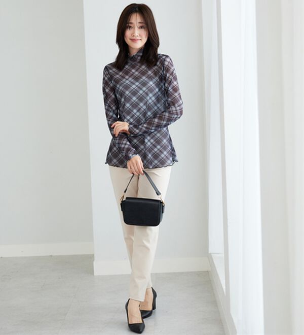 BELLUNA（ベルーナ）の「シアー素材ハイネックインナープルオーバー（カットソー）」｜詳細画像