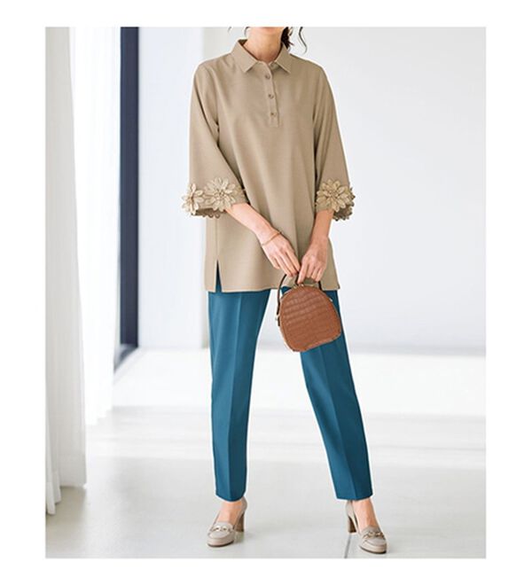 BELLUNA（ベルーナ）の「花咲くモチーフ使いブラウス（チュニック）」｜詳細画像