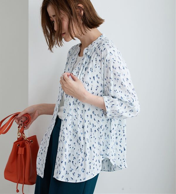 BELLUNA（ベルーナ）の「レーヨン素材ギャザー使いプリントブラウス（ブラウス）」｜詳細画像