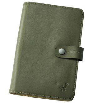 BELLUNA（ベルーナ）の「貴重品を上手に収納できる多収納本革財布（財布・パスケース）」｜グリーン