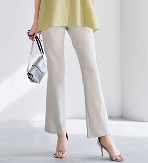 BELLUNA（ベルーナ）の「美脚見せ！冷感ストレッチフレアパンツ（フルレングスパンツ）」｜ライトグレー