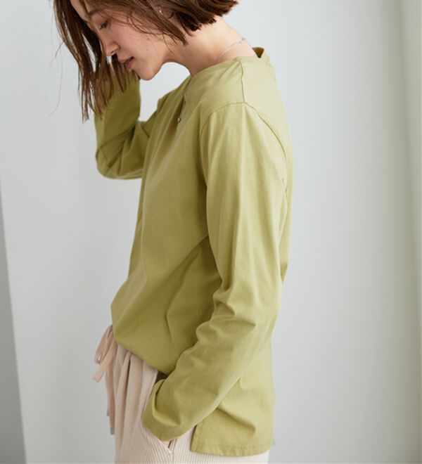 BELLUNA（ベルーナ）の「綿１００％大人顔サマ見えプルオーバー（カットソー）」｜ライムグリーン