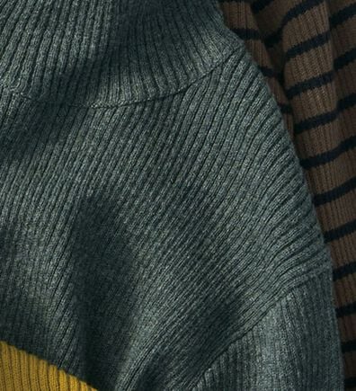 BELLUNA（ベルーナ）の「ハピネスコットン１００％&times;吸湿発熱リブタートルニット＜＆ｃｏｃｏｃｈｉ＞（ニット・セーター）」