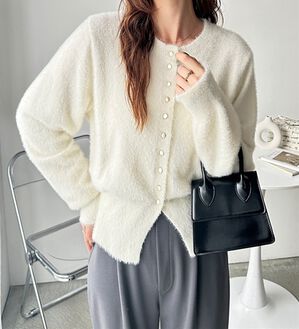 GeeRA（ジーラ）の「裾スリットシャギーコンパクトカーディガン（その他カーディガン）」｜アイボリー