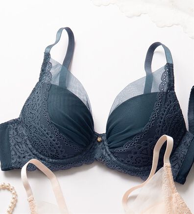 LAVIENNE（ラヴィエンヌ）の「すっきり美胸のブラ＆ショーツ（ブラジャー＆ショーツセット）」