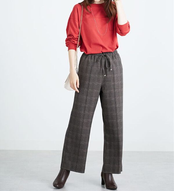 BELLUNA（ベルーナ）の「吸湿発熱ポンチ素材ポケット付プルオーバー（カットソー）」｜詳細画像