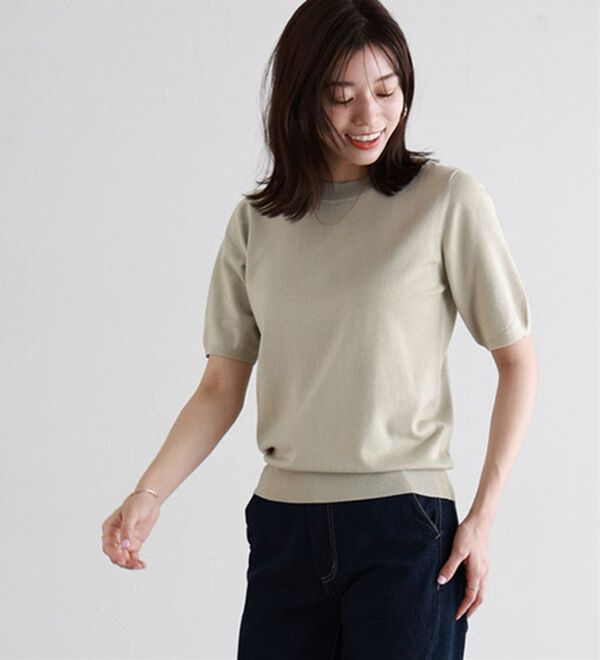 Pierrot（ピエロ）の「【洗濯機で洗える】【ＵＶカット】シルクタッチ半袖ニット（ニット・セーター）」｜グレージュ