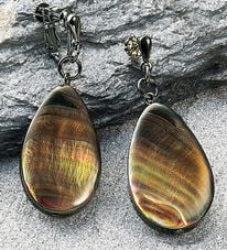 BELLUNA（ベルーナ）の「雫モチーフシェルイヤリング・ピアス（イヤリング・ピアス）」