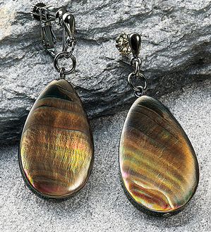 BELLUNA（ベルーナ）の「雫モチーフシェルイヤリング・ピアス（イヤリング・ピアス）」｜詳細画像