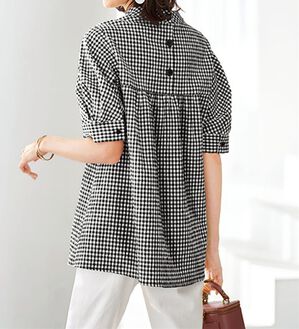 BELLUNA（ベルーナ）の「サッカー素材後ろボタンデザインブラウス（ブラウス）」｜黒系ギンガム
