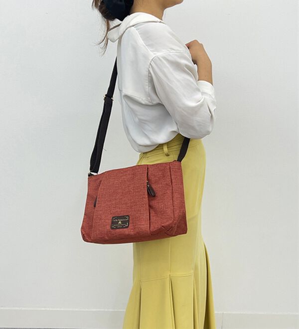 BELLUNA（ベルーナ）の「＜ソフィア・バレンチノ＞お財布の指定席がある軽量ショルダー（その他バッグ）」｜詳細画像