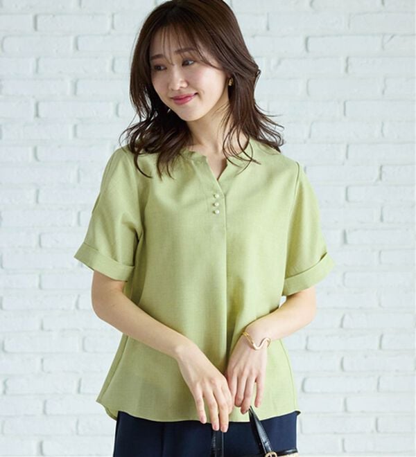 BELLUNA（ベルーナ）の「麻調合繊パール付タックデザインブラウス（ブラウス）」｜詳細画像