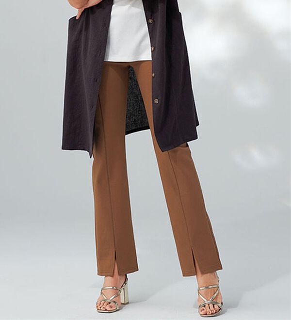 BELLUNA（ベルーナ）の「【日本製】綿混ポンチ素材スリット入り美脚パンツ（フルレングスパンツ）」｜モカ