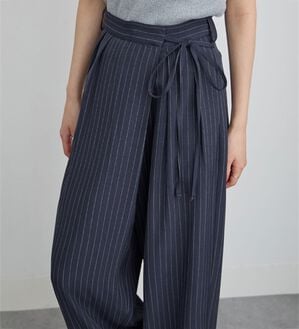 CHAN ME（チャンミ）の「ラップタックオーバーワイドスラックス（ワイドパンツ・ガウチョ）」｜ネイビーストライプ