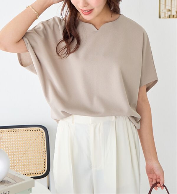 alotta（アロッタ）の「着痩せが叶うドルマンスリーブきれいめカットソー（カットソー）」｜詳細画像