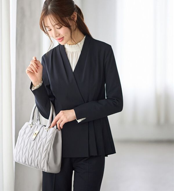 GeeRA（ジーラ）の「【２点セット】パールボタンペプラムプリーツブラウスセットアップ（その他スーツ）」｜詳細画像