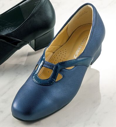 BELLUNA（ベルーナ）の「４Ｅ山羊革エナメルラインパンプス（パンプス）」